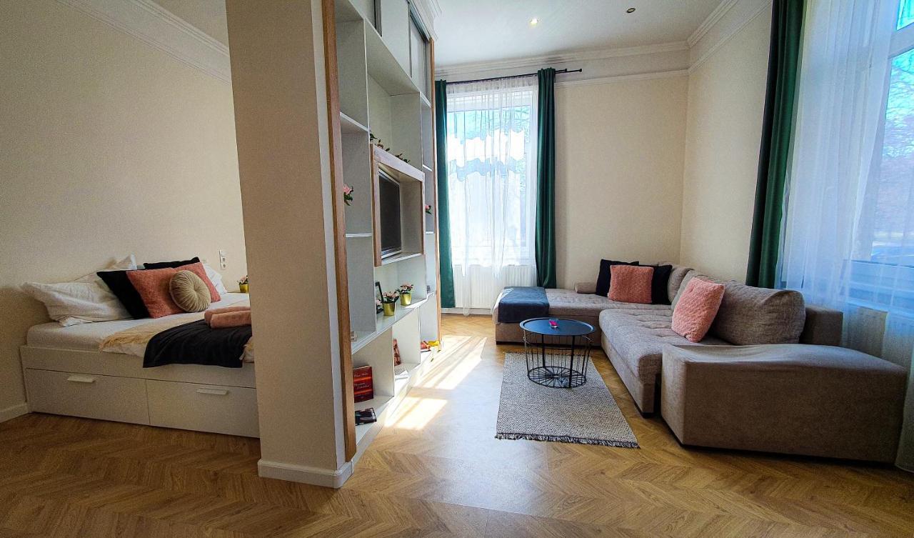 Smaragd Apartman 杰尔 外观 照片